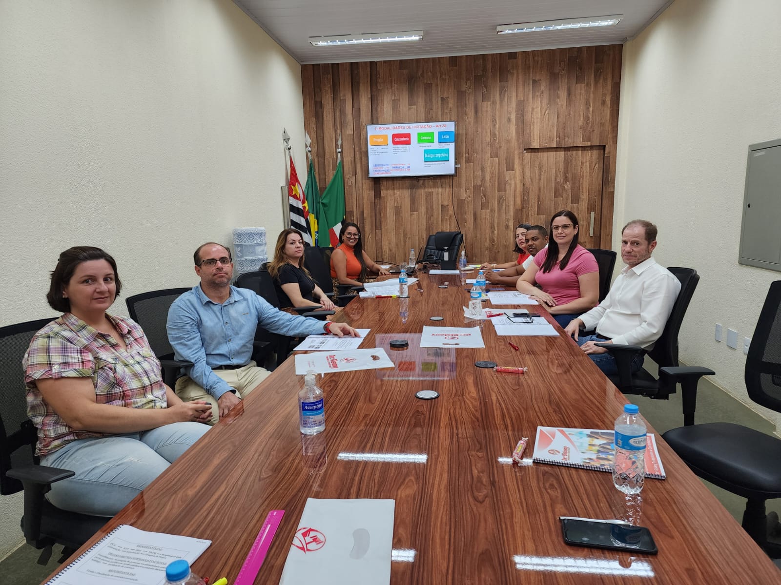 Colaboradores da Câmara Municipal participam de curso sobre a nova Lei de Licitação e formação de agente de contratação e pregoeiro